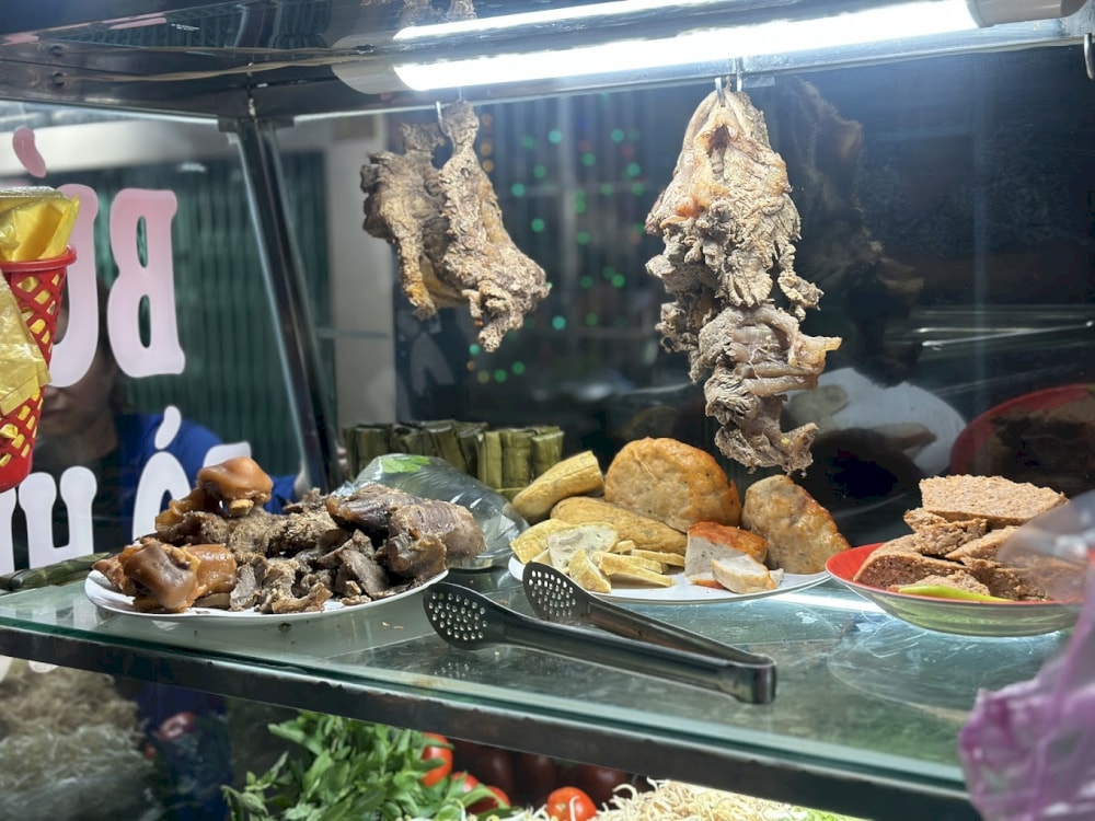 xom chieu is a street food haven